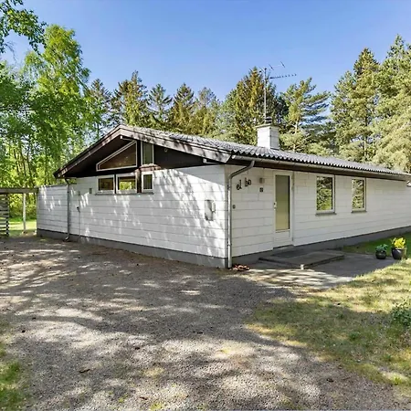 Holiday home 1403-aakirkeby-sortspaettevej-12 *